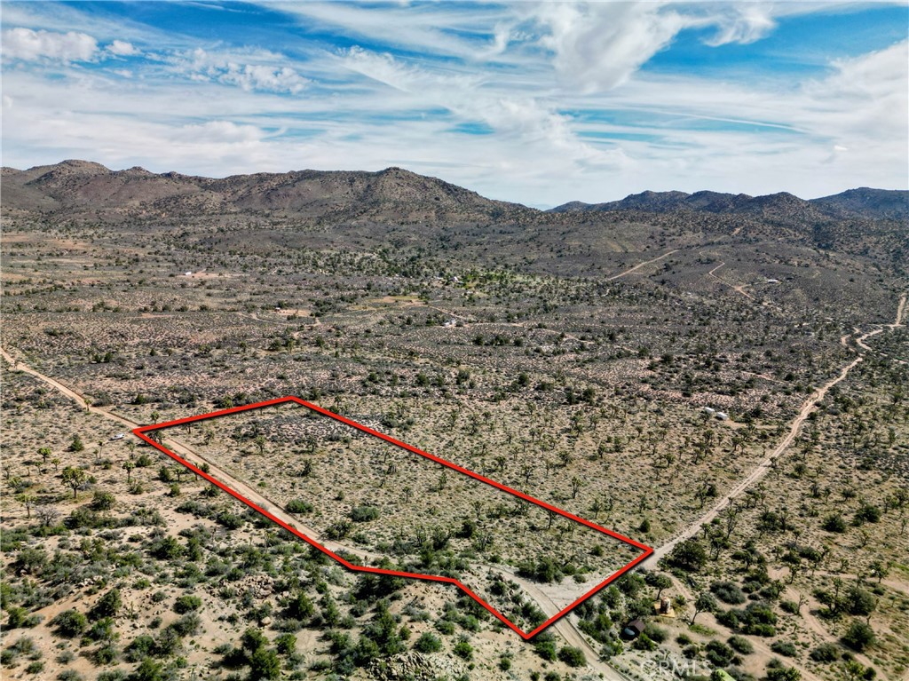 27 Vista Rd, Pioneertown, CA 92356