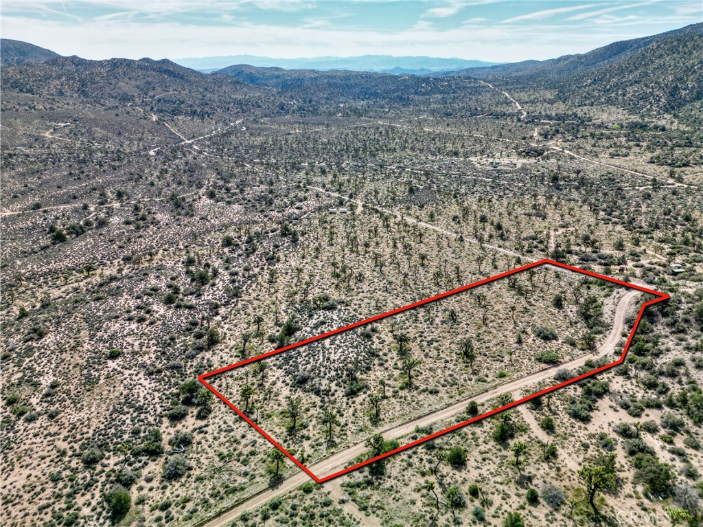 27 Vista Rd, Pioneertown, CA 92356