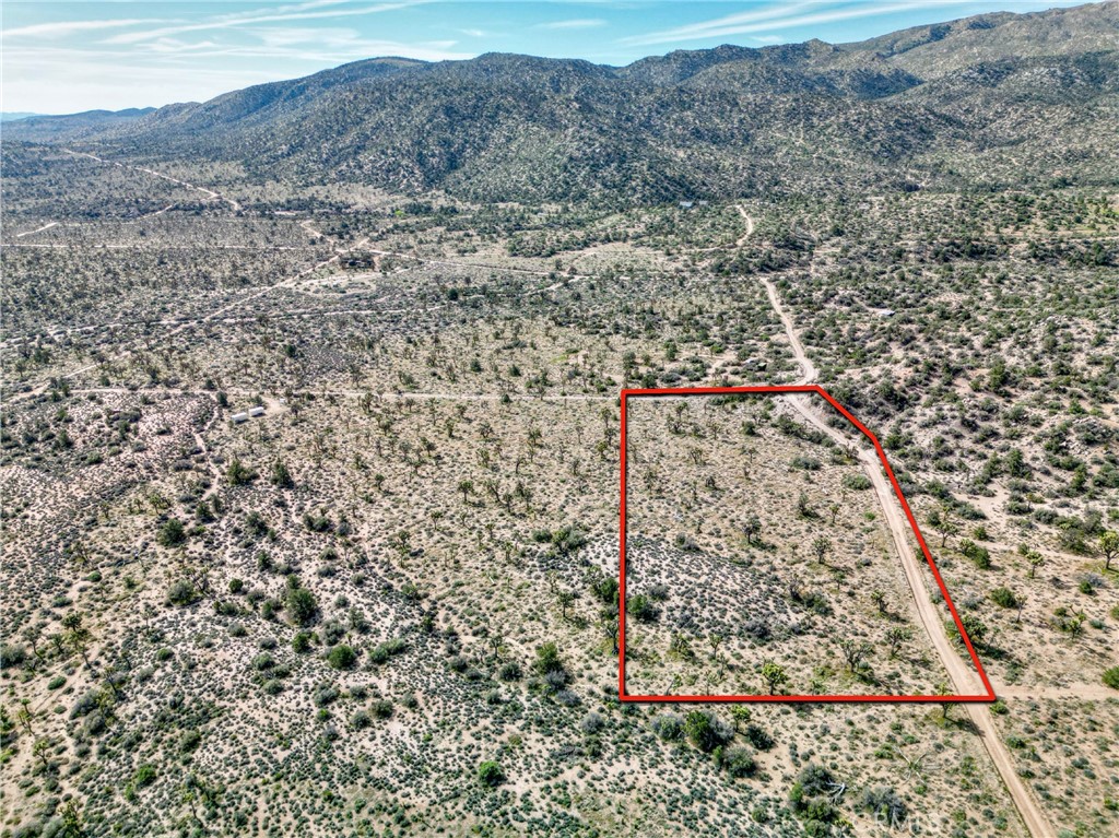 27 Vista Rd, Pioneertown, CA 92356