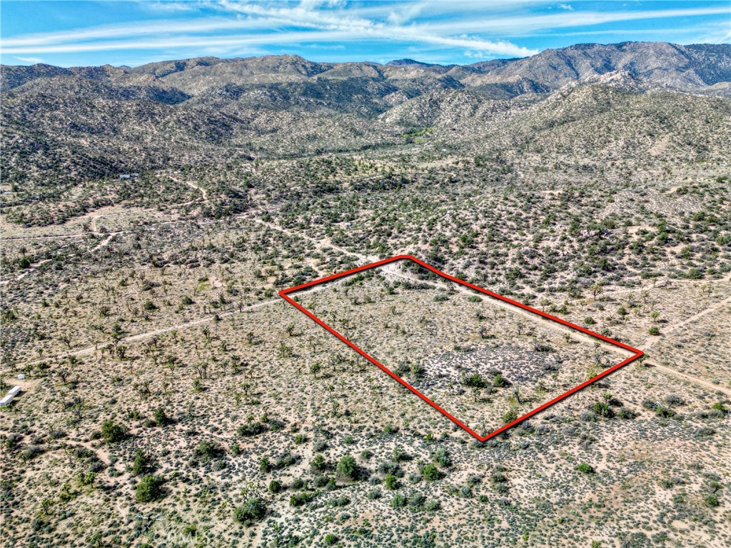 27 Vista Rd, Pioneertown, CA 92356