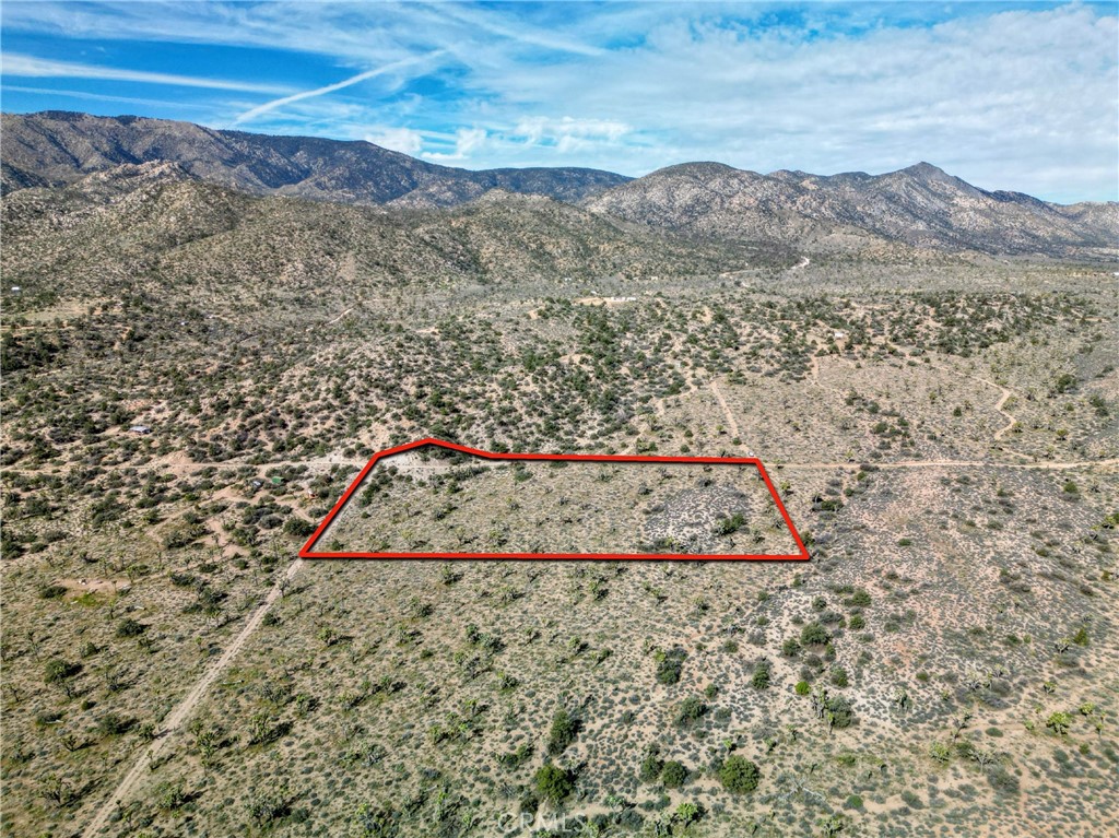 27 Vista Rd, Pioneertown, CA 92356