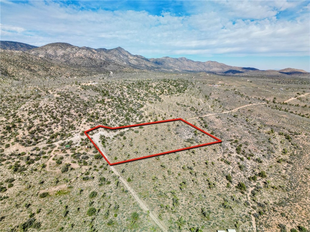 27 Vista Rd, Pioneertown, CA 92356