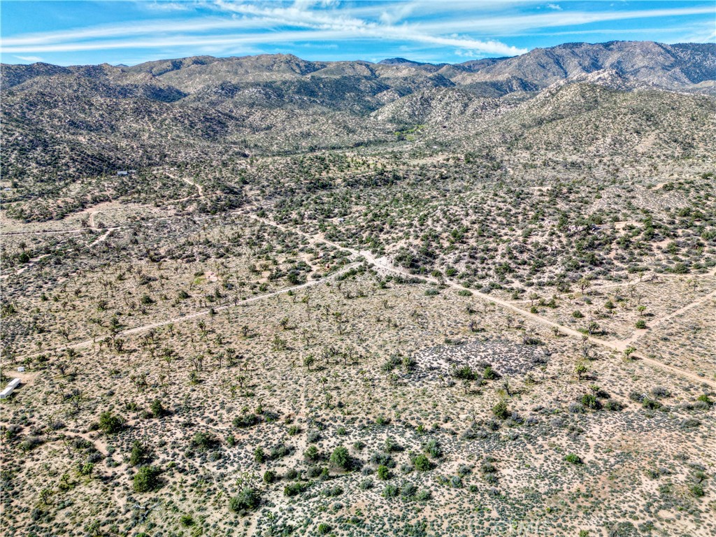 27 Vista Rd, Pioneertown, CA 92356