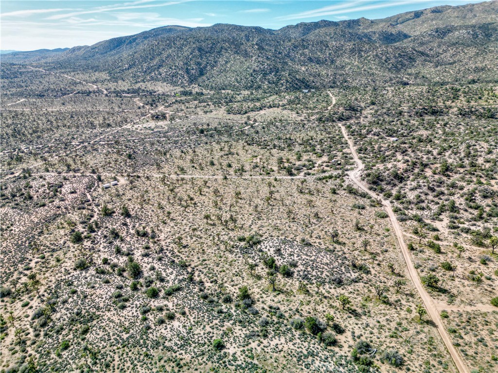 27 Vista Rd, Pioneertown, CA 92356