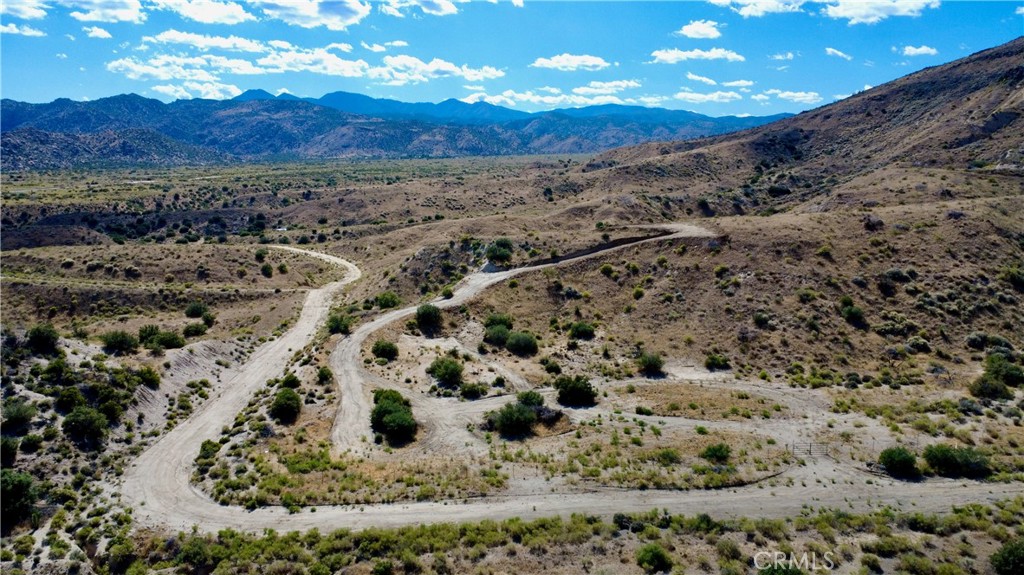 101 Cimarron Rd, Pioneertown, CA 92268