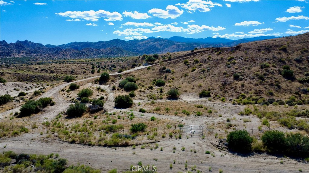 101 Cimarron Rd, Pioneertown, CA 92268