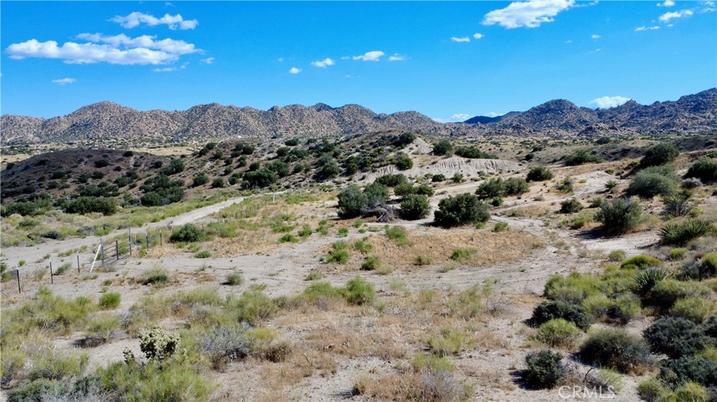 101 Cimarron Rd, Pioneertown, CA 92268