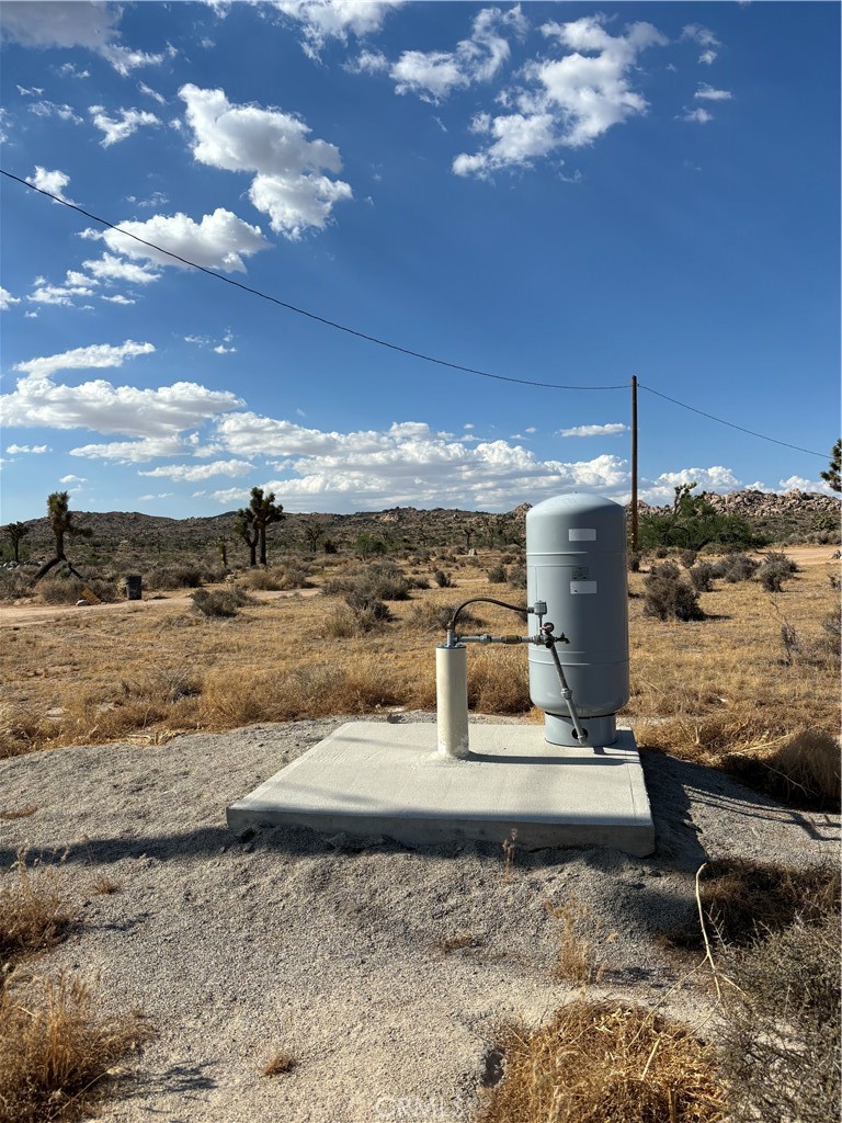 2171 Billy Bob Ln, Pioneertown, CA 92268