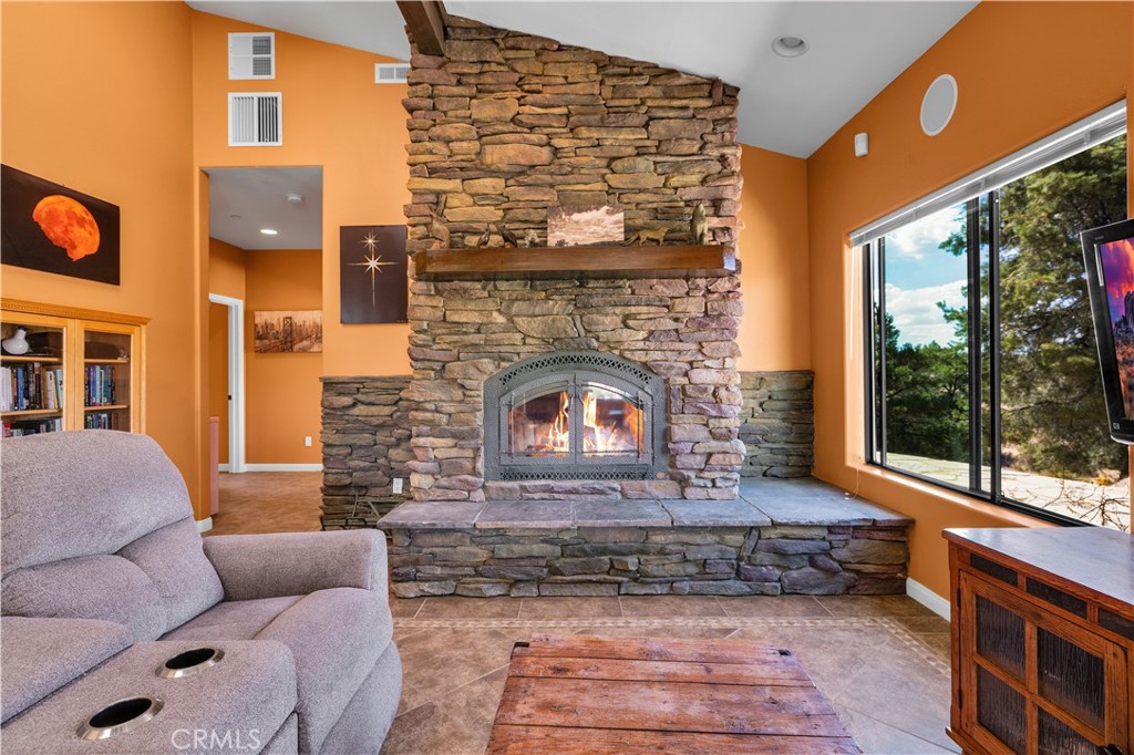 48620 Madison Rd, Pioneertown, CA 92268