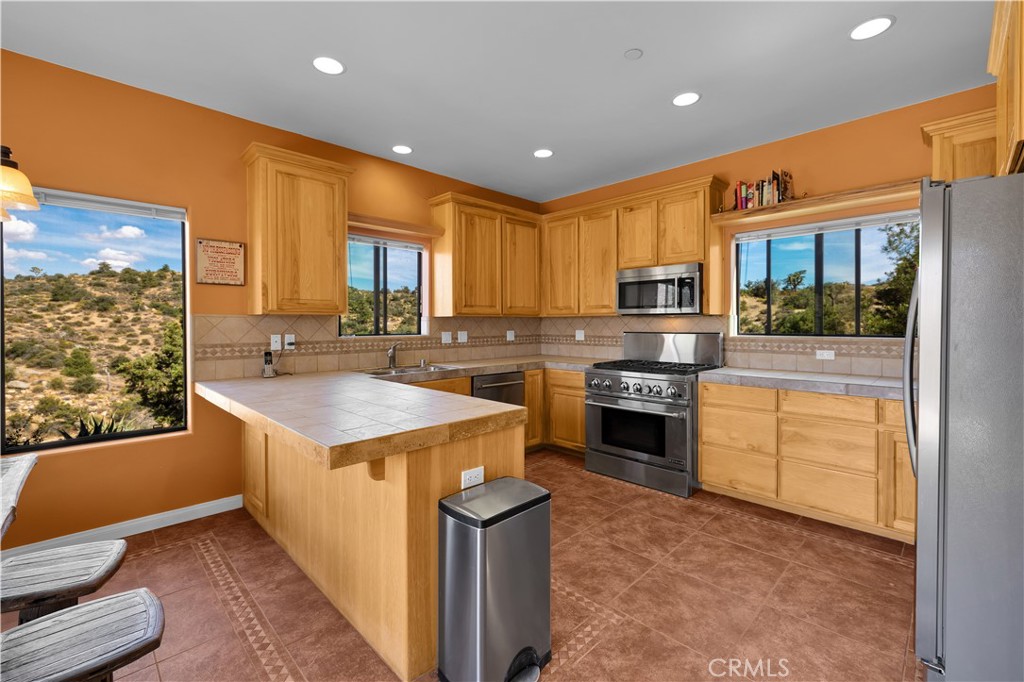 48620 Madison Rd, Pioneertown, CA 92268