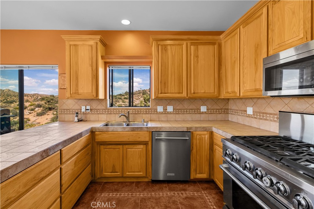 48620 Madison Rd, Pioneertown, CA 92268