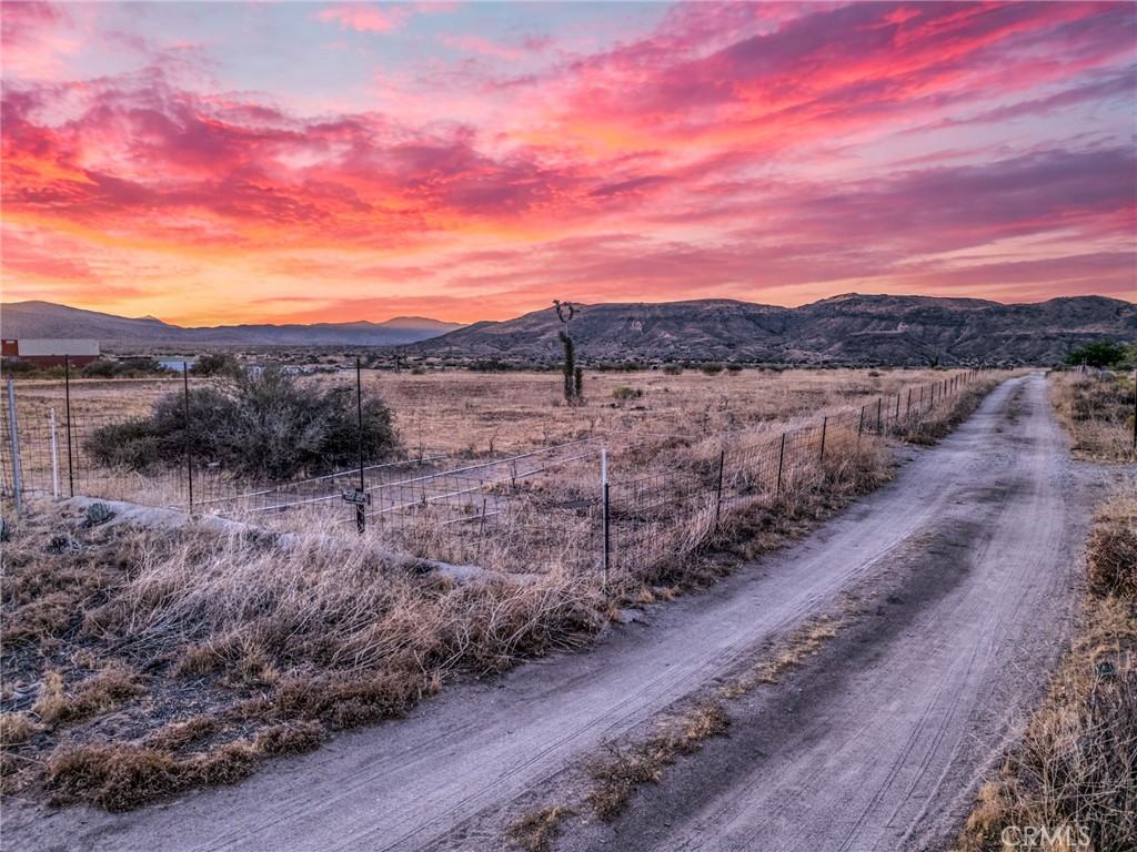 5450 Red Ryder Rd, Pioneertown, CA 92268