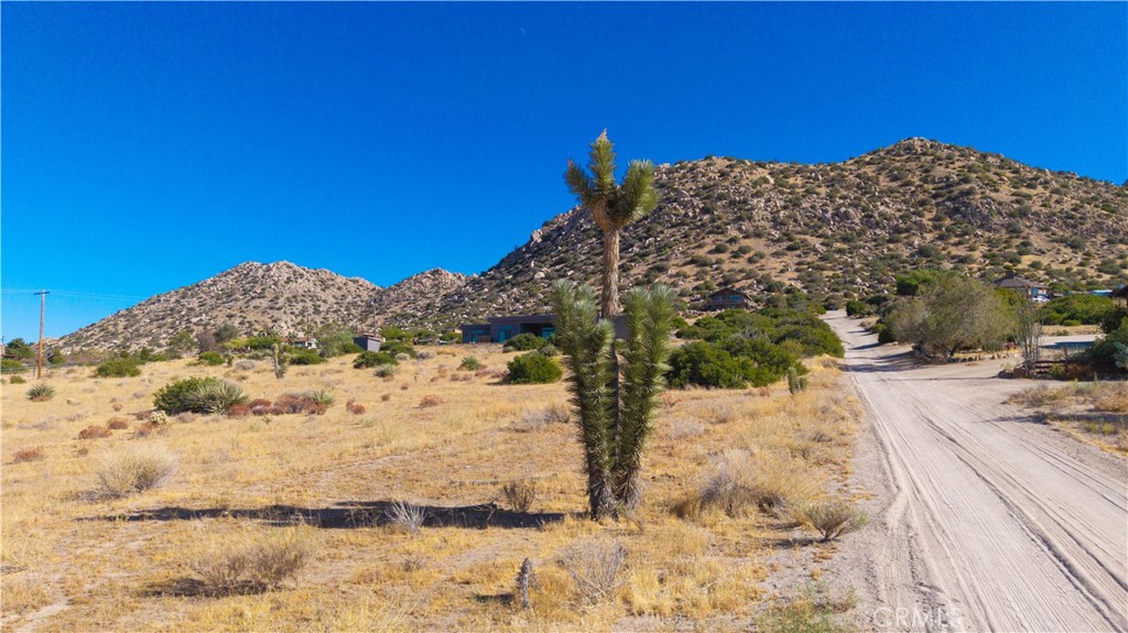 5525 Minna Gombell Ln, Pioneertown, CA 92268