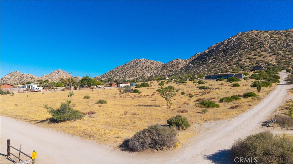 5525 Minna Gombell Ln, Pioneertown, CA 92268