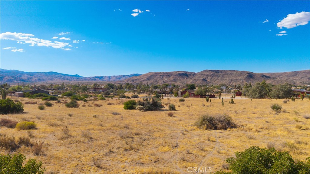 5525 Minna Gombell Ln, Pioneertown, CA 92268