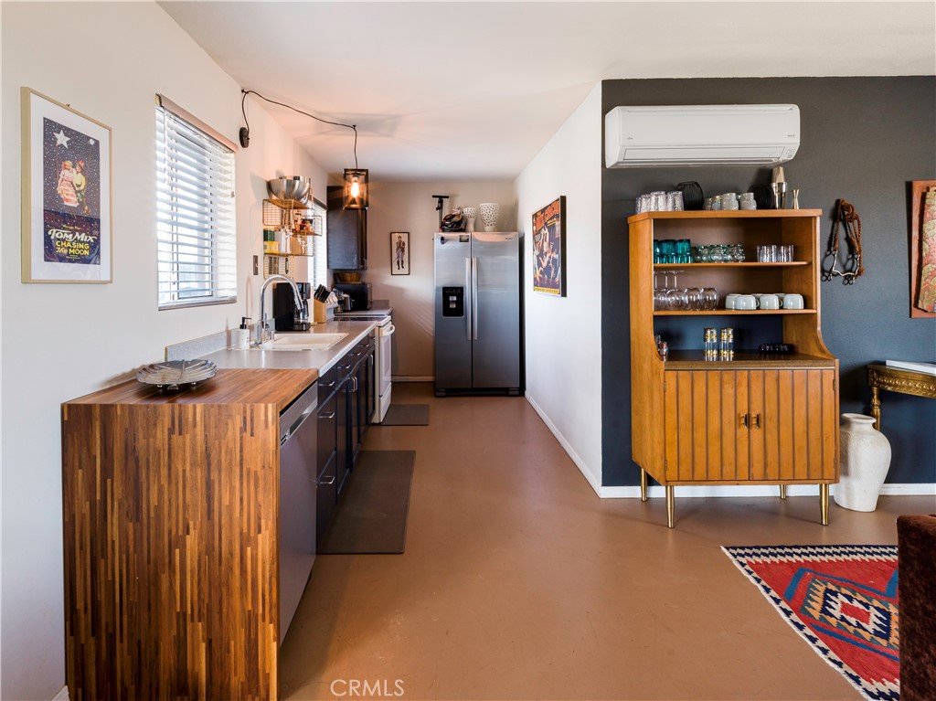 5120 Tom Mix Rd, Pioneertown, CA 92268