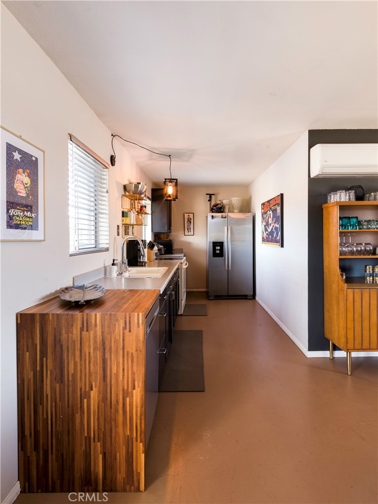 5120 Tom Mix Rd, Pioneertown, CA 92268
