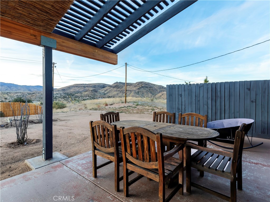 5120 Tom Mix Rd, Pioneertown, CA 92268