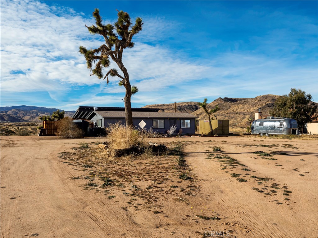 5120 Tom Mix Rd, Pioneertown, CA 92268