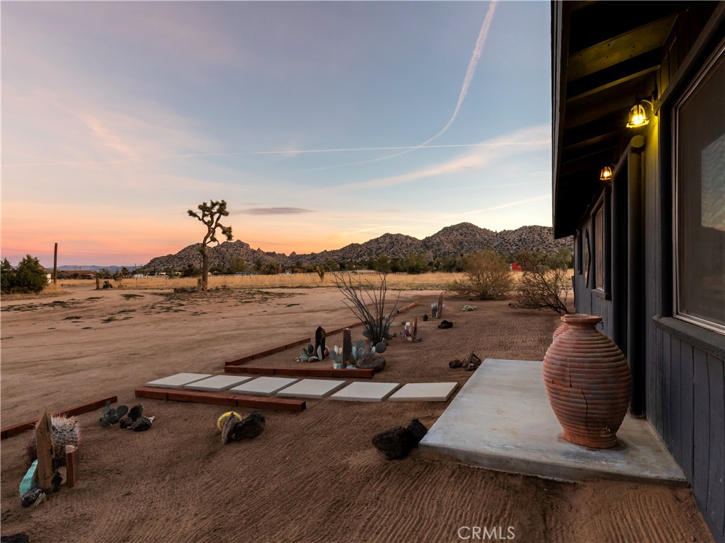 5120 Tom Mix Rd, Pioneertown, CA 92268