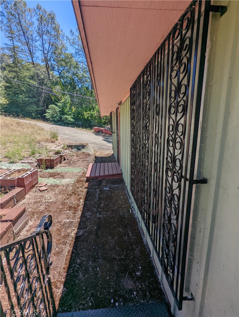 4175 Ferrand Rd, Lucerne, CA 95458