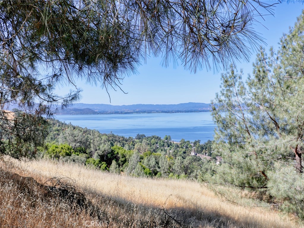 6907 Leslie Rd, Lucerne, CA 95458