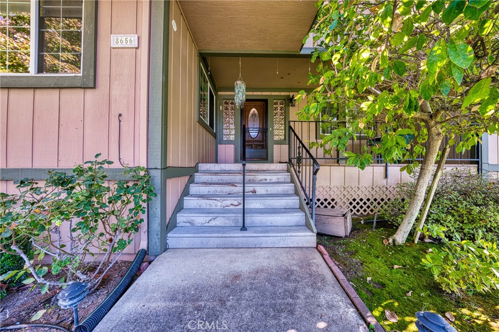 8656 Paradise Valley Blvd, Lucerne, CA 95458