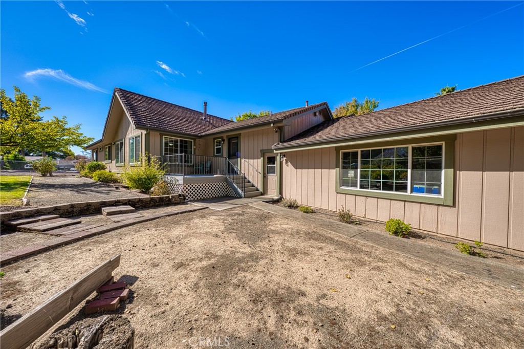 8656 Paradise Valley Blvd, Lucerne, CA 95458