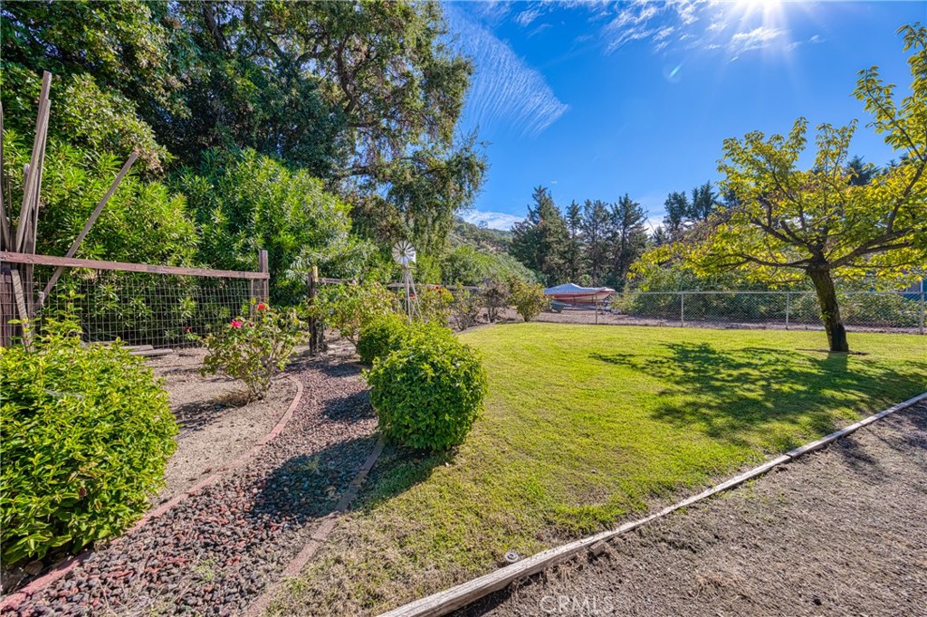 8656 Paradise Valley Blvd, Lucerne, CA 95458