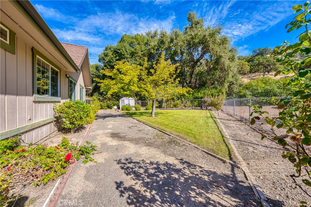 8656 Paradise Valley Blvd, Lucerne, CA 95458