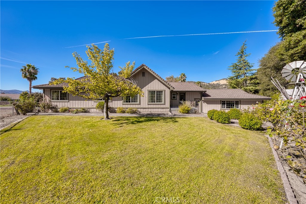 8656 Paradise Valley Blvd, Lucerne, CA 95458