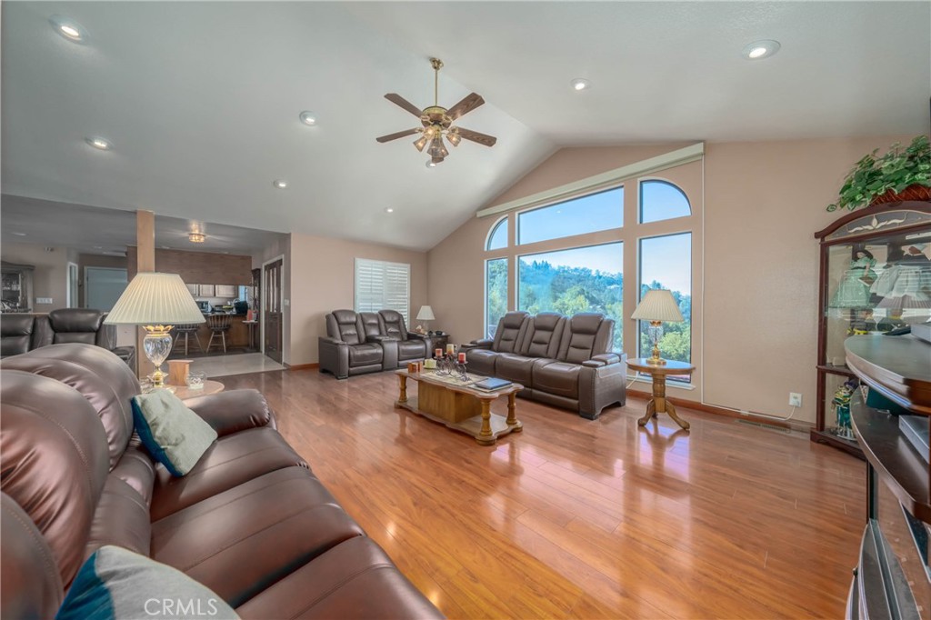 7047 Panoramic Dr, Lucerne, CA 95458