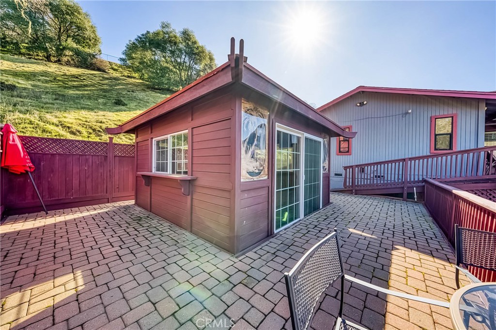 7047 Panoramic Dr, Lucerne, CA 95458