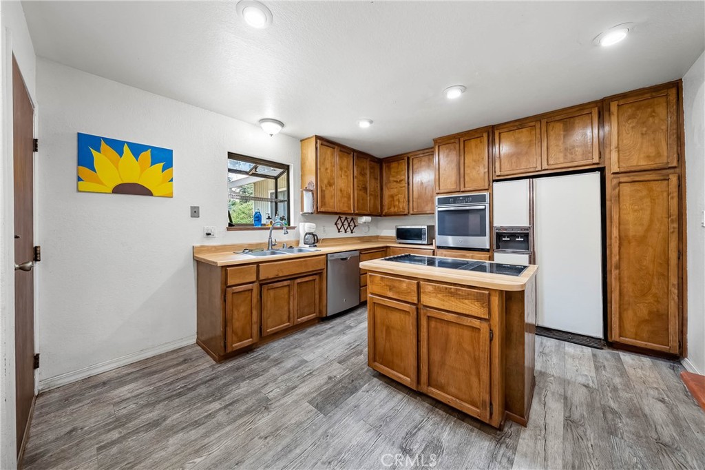 2976 Rancho Vista Dr, Lucerne, CA 95458