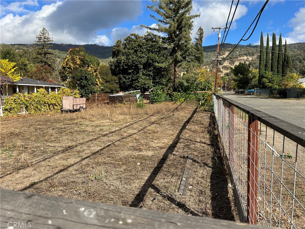 4410 Bush St, Lucerne, CA 95458