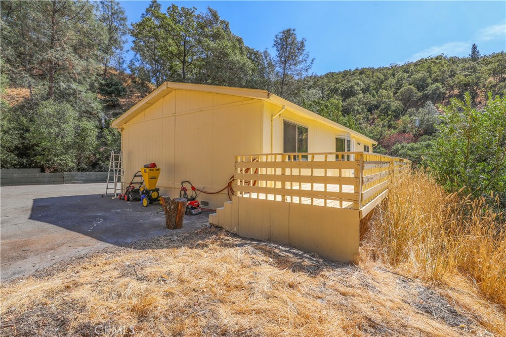 7112 Sonja Lu Ln, Lucerne, CA 95458