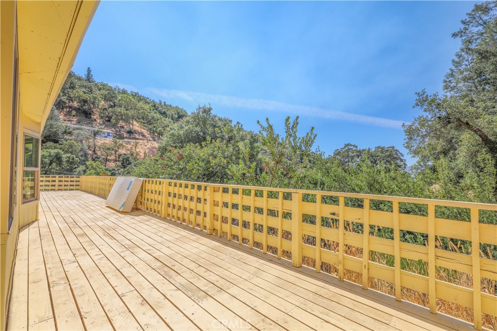 7112 Sonja Lu Ln, Lucerne, CA 95458