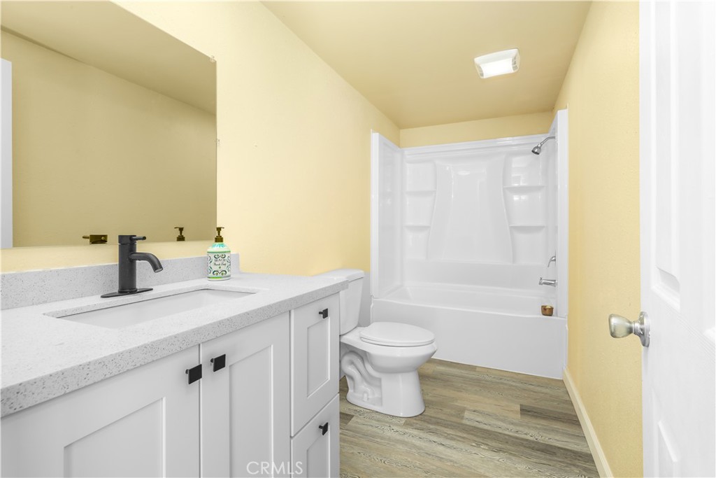 7112 Sonja Lu Ln, Lucerne, CA 95458