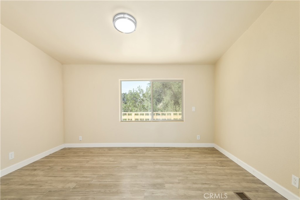 7112 Sonja Lu Ln, Lucerne, CA 95458