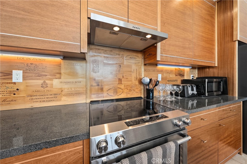 5700 Roland Rd, Lucerne, CA 95458