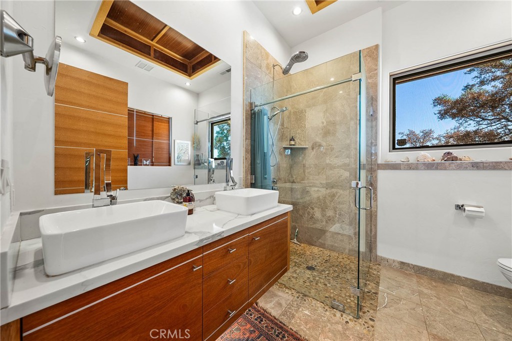 5700 Roland Rd, Lucerne, CA 95458