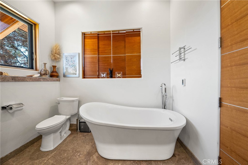 5700 Roland Rd, Lucerne, CA 95458