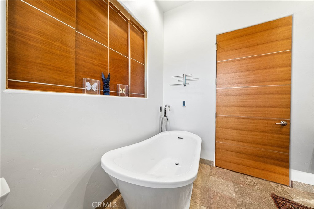 5700 Roland Rd, Lucerne, CA 95458