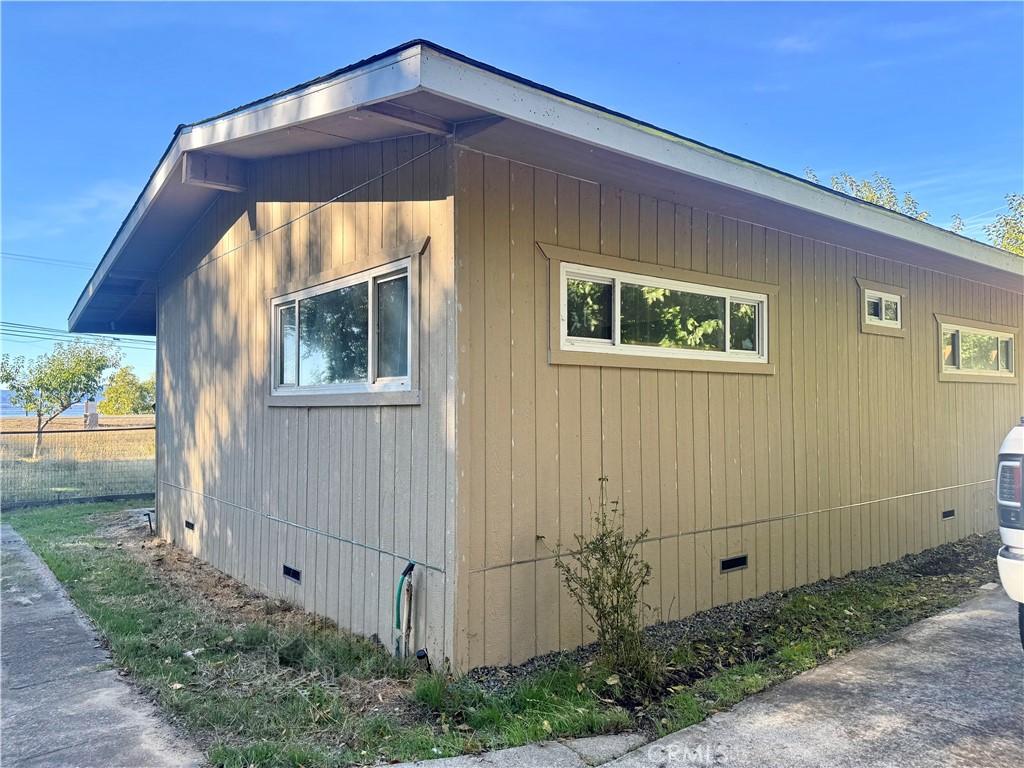 6809 Rosemont Dr, Lucerne, CA 95458