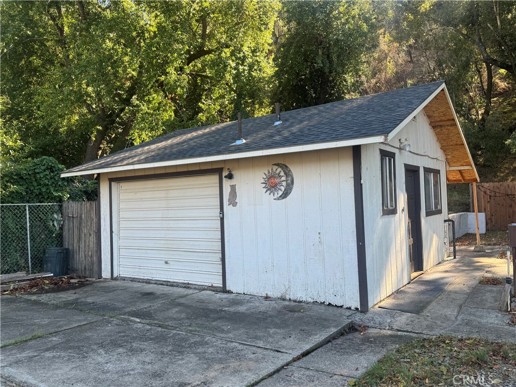 6809 Rosemont Dr, Lucerne, CA 95458