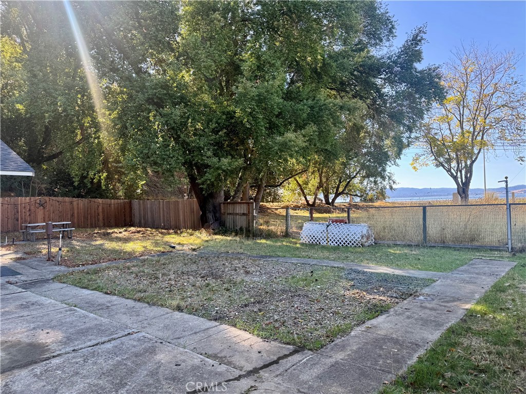 6809 Rosemont Dr, Lucerne, CA 95458