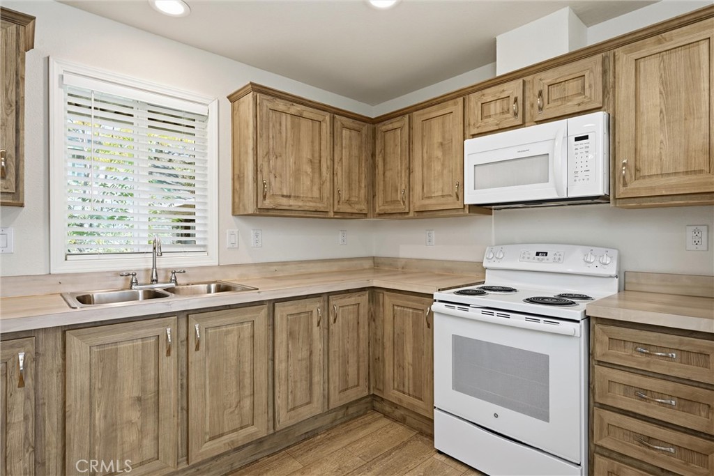 6466 16th Ave, Lucerne, CA 95458