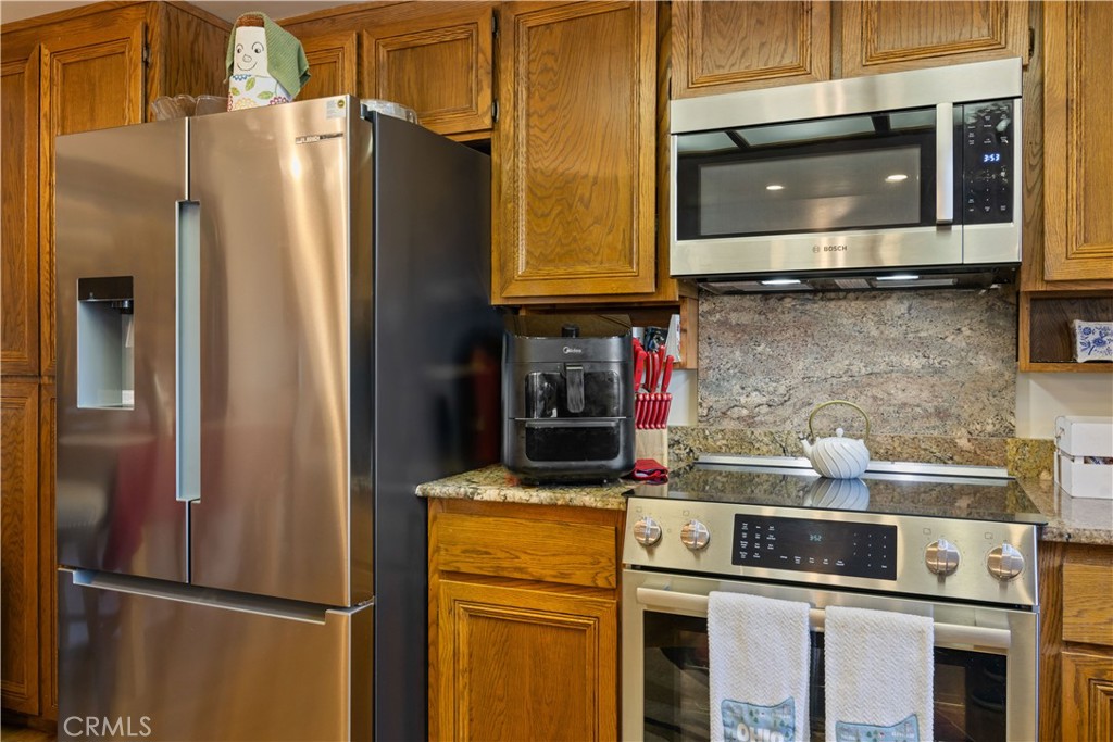 7795 Richard Dr, Lucerne, CA 95458