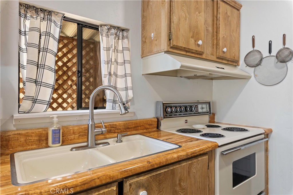 2305 Alta Vista, Lucerne, CA 95458