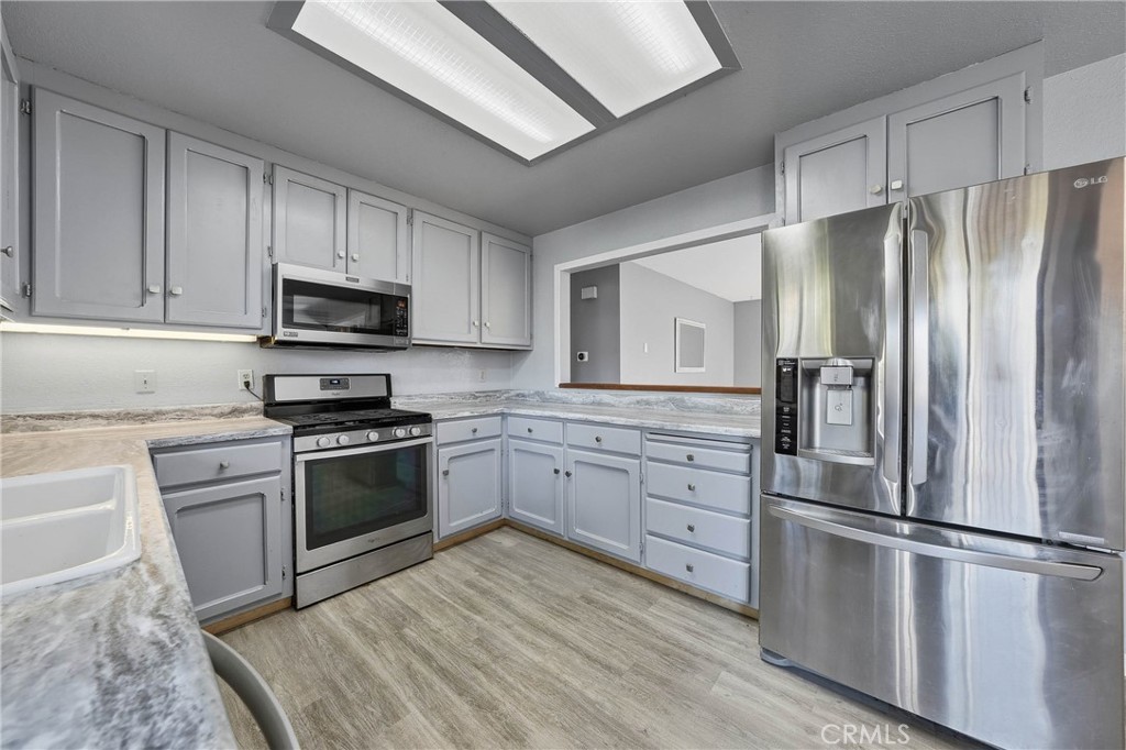 4080 Kensington Way, Lucerne, CA 95458